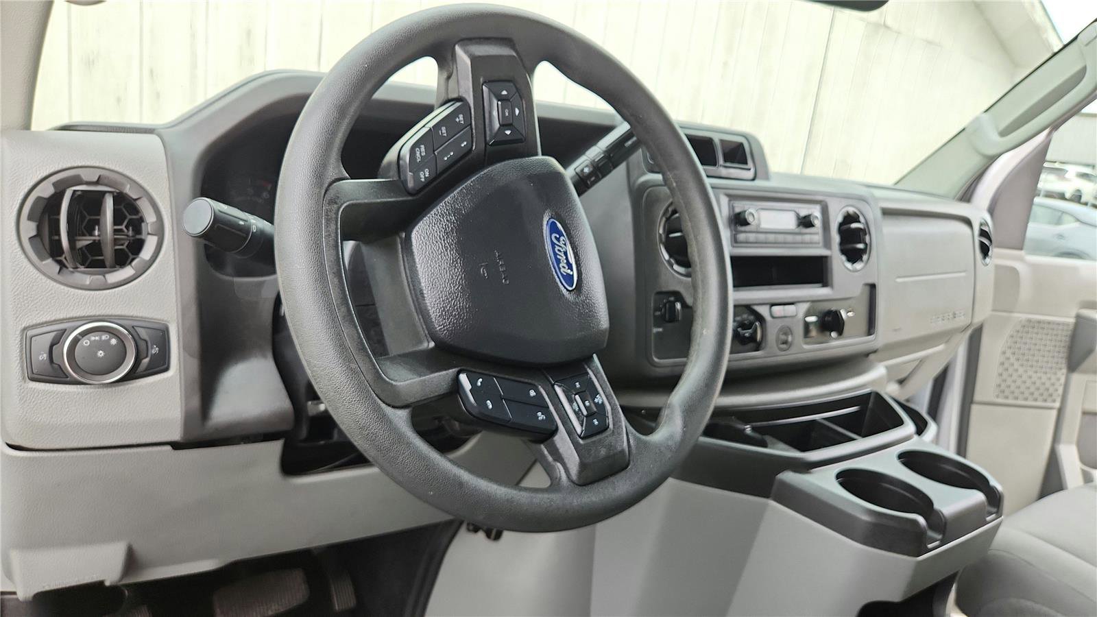 Used 2022 Ford E-450 and Econoline 450 Super Duty RWD image 16