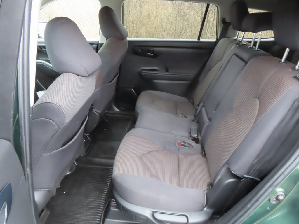 Used 2023 Toyota Highlander L image 30