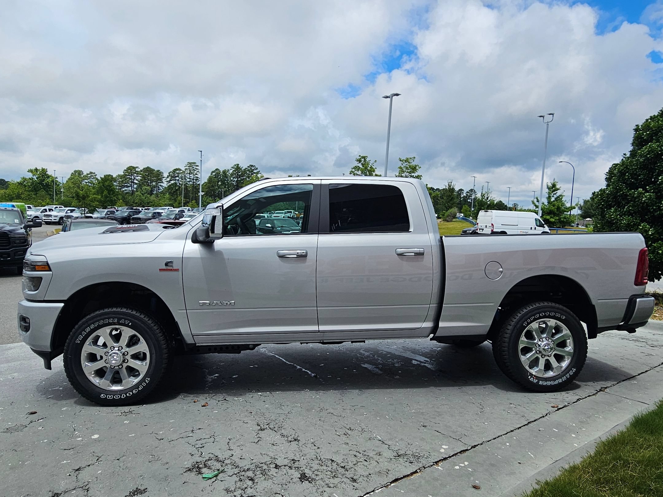New 2026 RAM 2500 Laramie w/ Sport Appearance Package AWD/4WD image 4