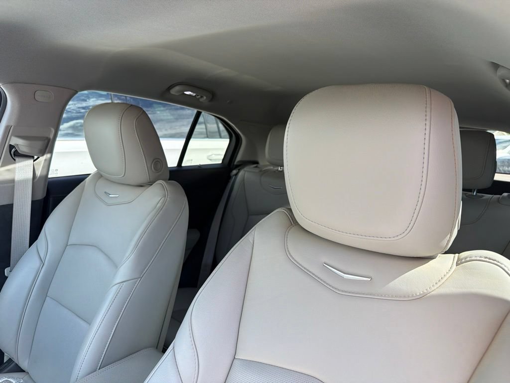 Certified 2022 Cadillac XT4 Premium Luxury w/ Enhanced Visibility Package FWD image 4