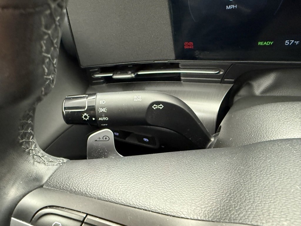 Used 2025 Hyundai Kona Limited image 25