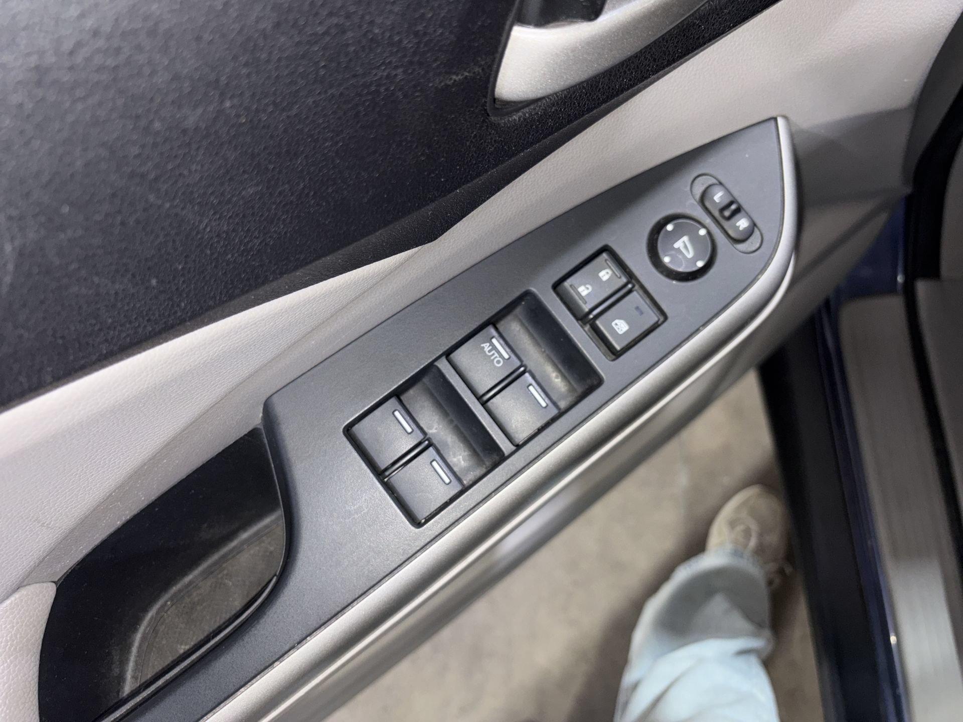 Used 2012 Honda CR-V EX-L image 25