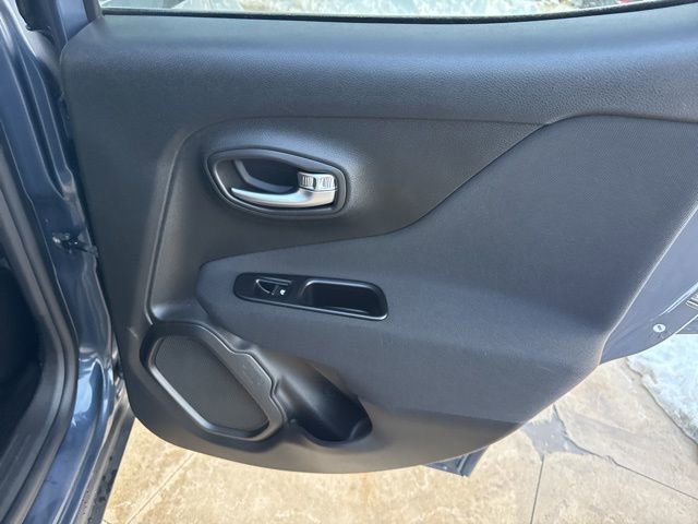 Used 2021 Jeep Renegade Latitude image 30