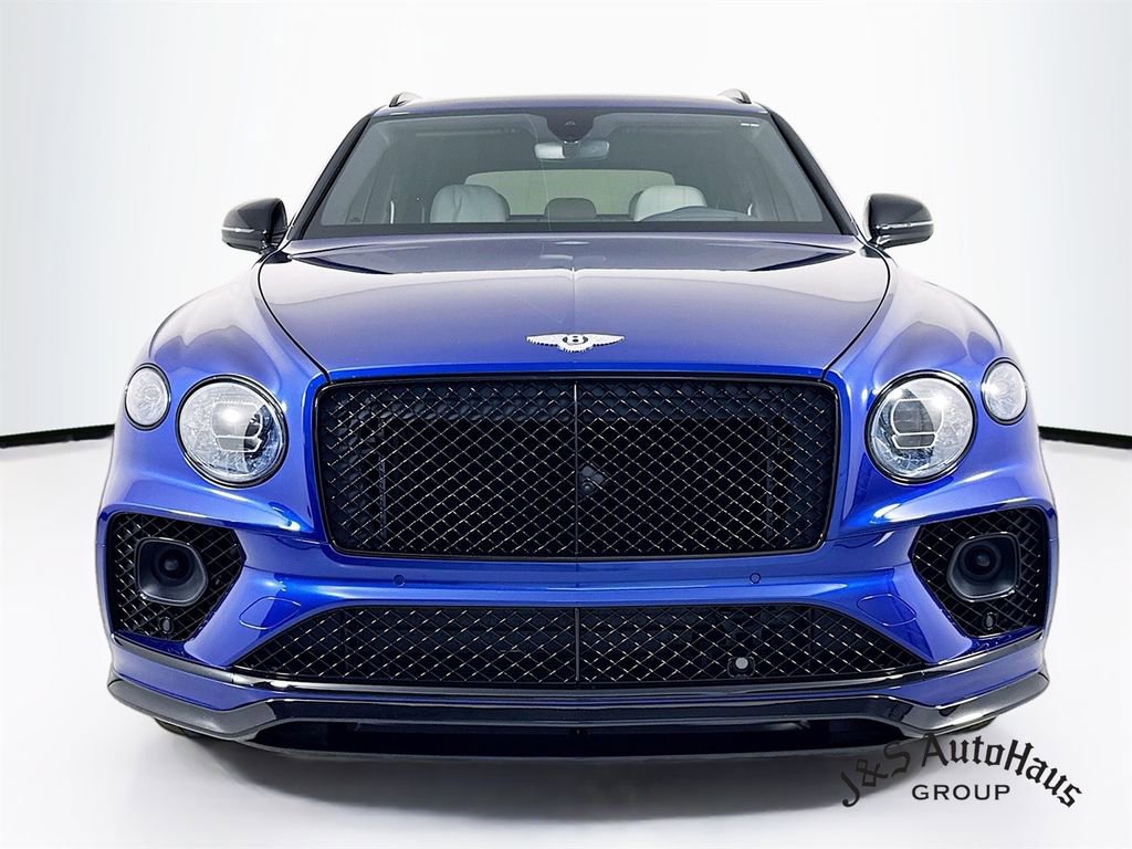 Used 2022 Bentley Bentayga AWD/4WD image 2
