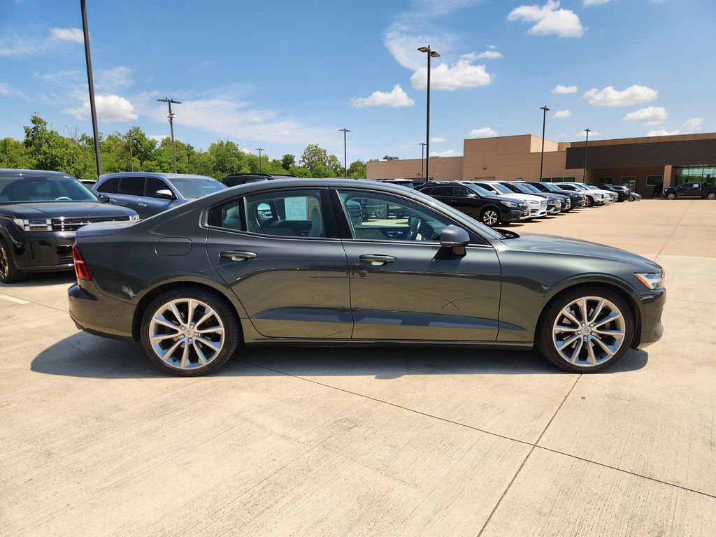 Used 2021 Volvo S60 T5 Momentum w/ Premium Package FWD image 6