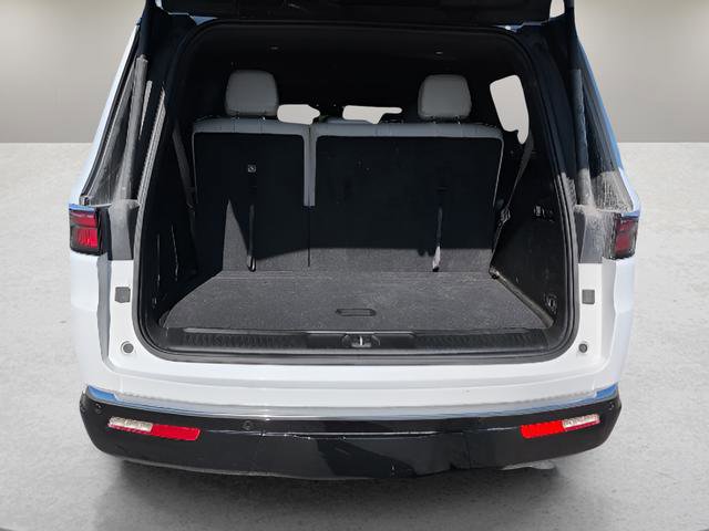 Used 2025 Jeep Wagoneer 4WD image 6