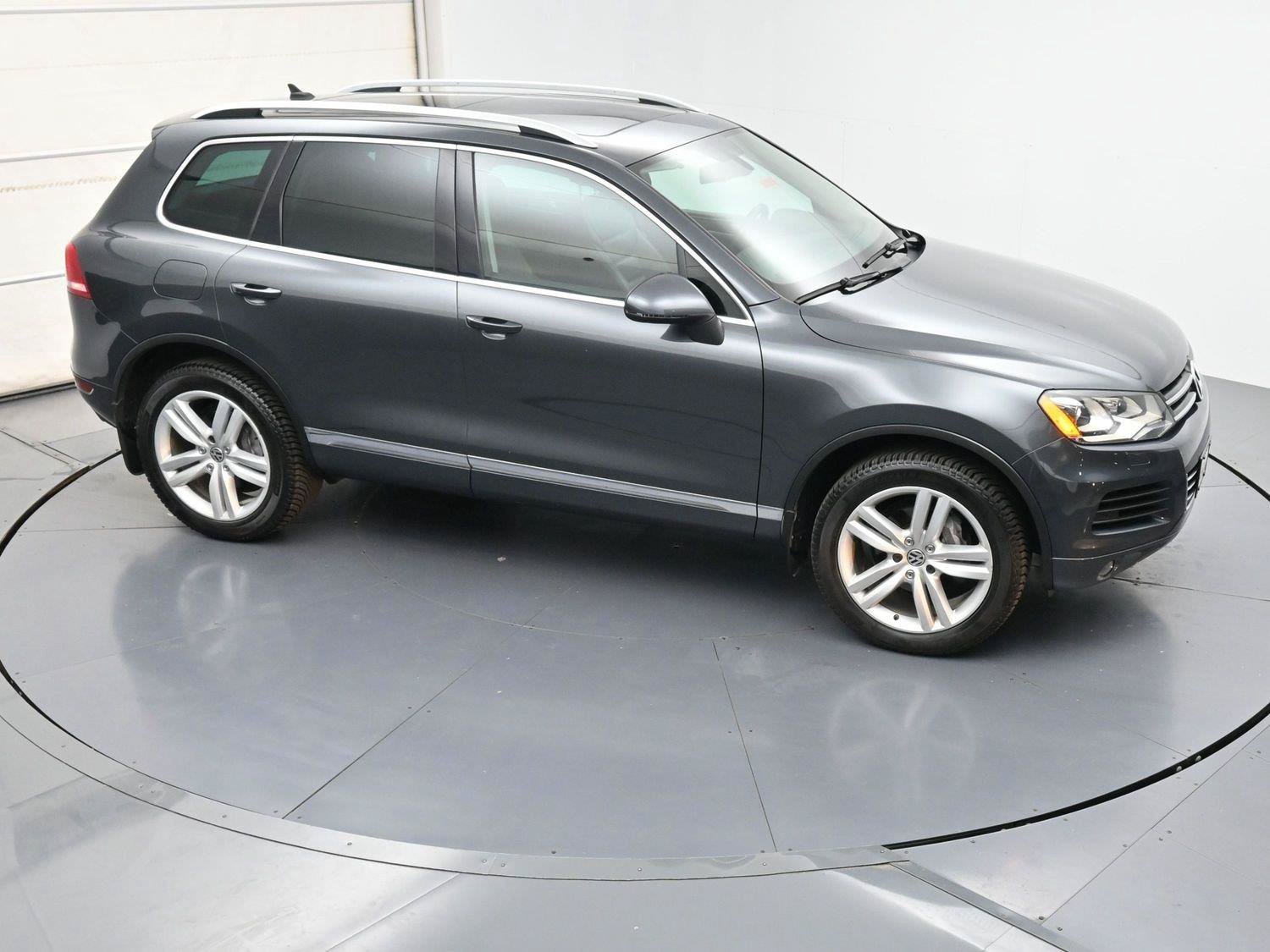 Used 2014 Volkswagen Touareg Executive AWD/4WD image 35