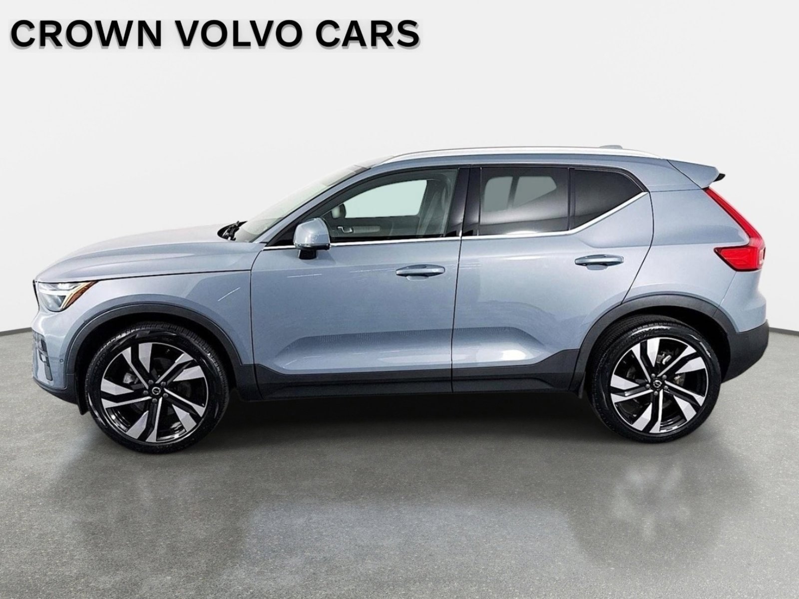 Used 2023 Volvo XC40 B5 Plus w/ Driver Assist Package AWD/4WD image 9