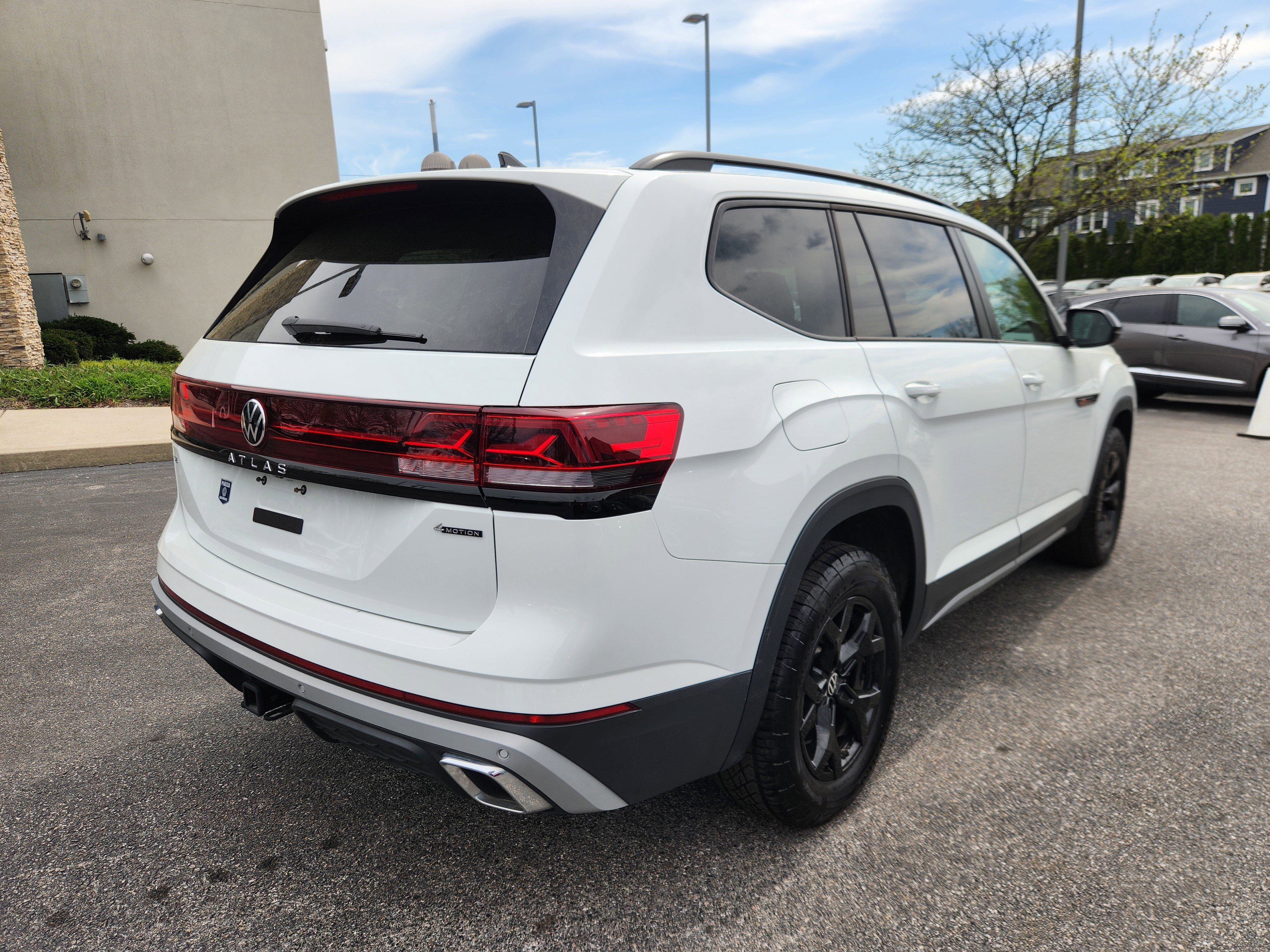 Certified 2025 Volkswagen Atlas Peak Edition SE image 4