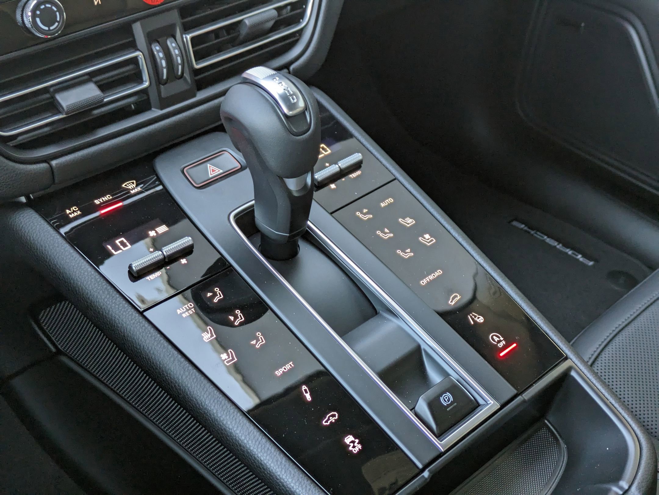 Certified 2025 Porsche Macan image 18