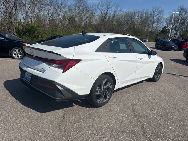 Used 2025 Hyundai Elantra SEL image 3