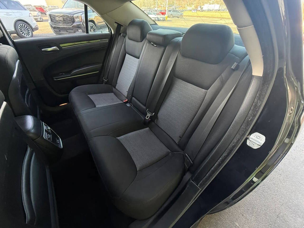 Used 2018 Chrysler 300 Touring AWD/4WD image 23