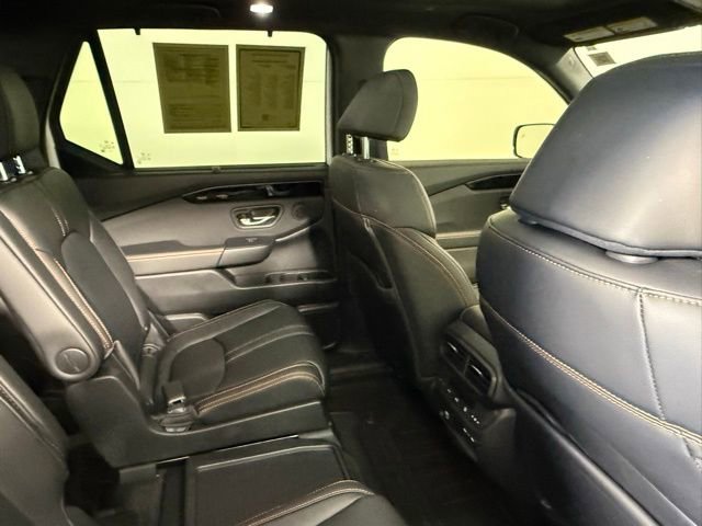 Used 2025 Honda Pilot TrailSport image 39