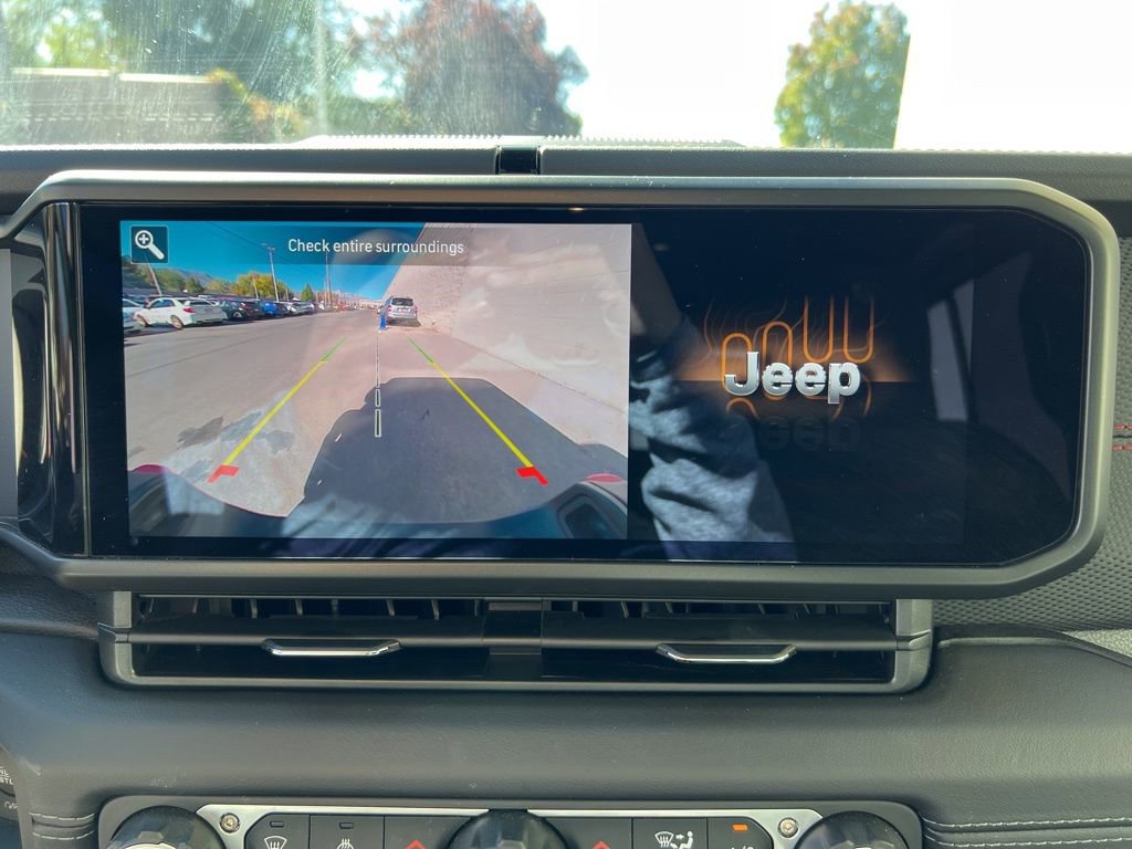 Certified 2025 Jeep Gladiator Rubicon w/ Convenience Group image 17