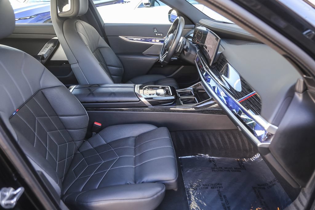 Used 2024 BMW 760i xDrive w/ Premium Package 2 AWD/4WD image 13