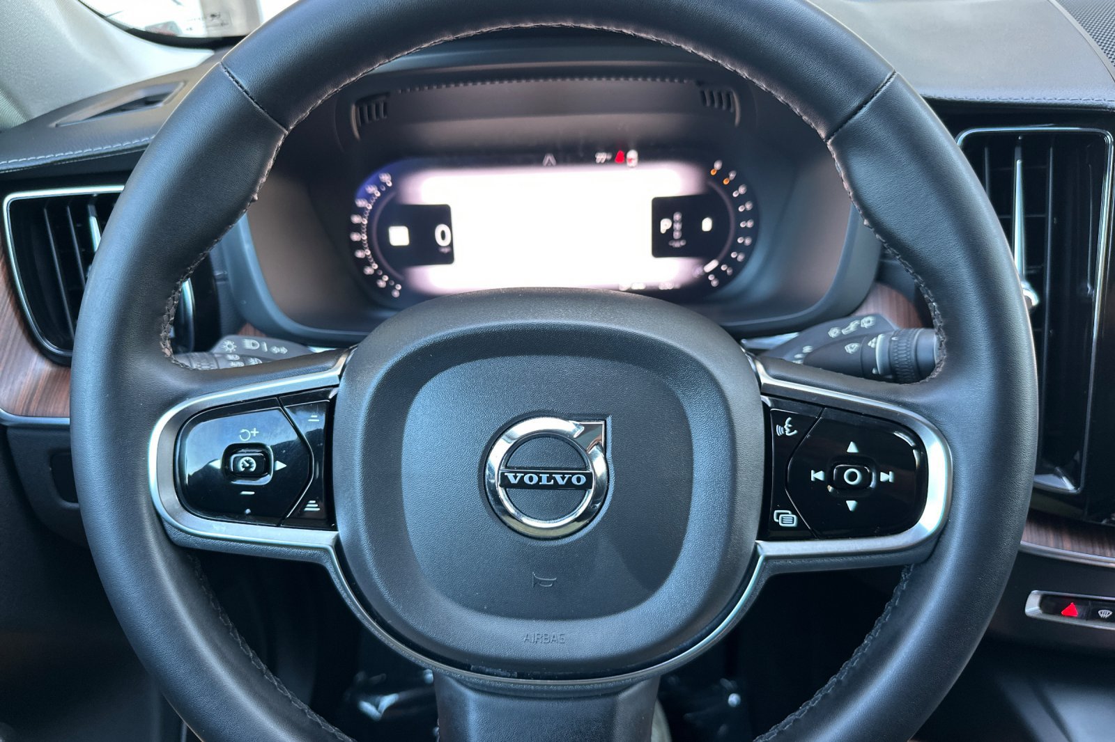 Certified 2023 Volvo XC60 B5 Ultimate w/ Climate Package FWD image 28