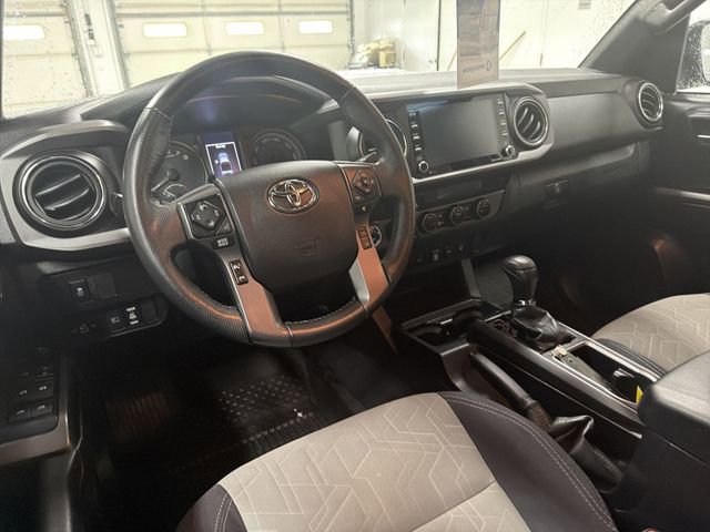 Used 2022 Toyota Tacoma TRD Sport w/ Technology Package AWD/4WD image 17