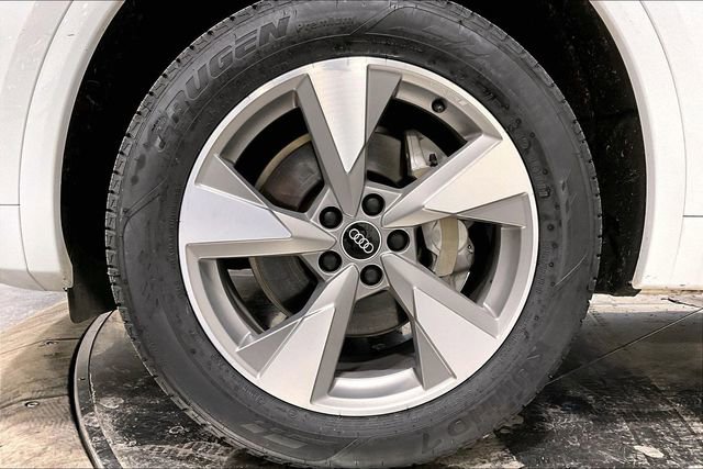 Used 2023 Audi Q5 2.0T Premium w/ Convenience Package image 8