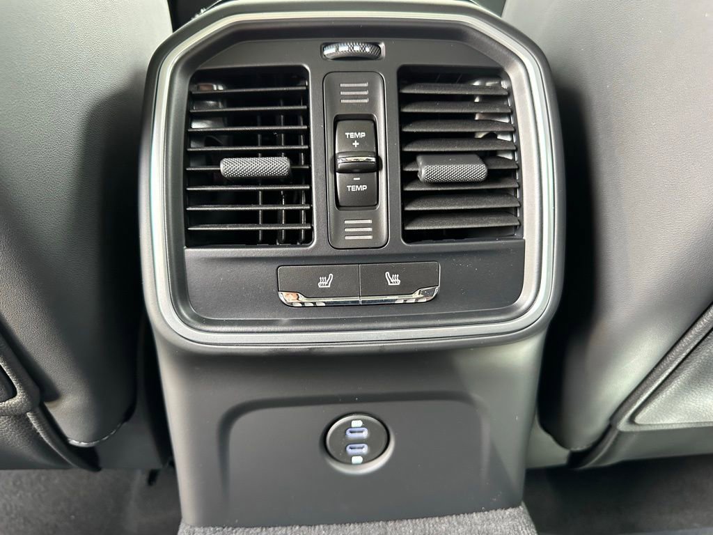 Certified 2025 Porsche Macan Turbo AWD/4WD image 33