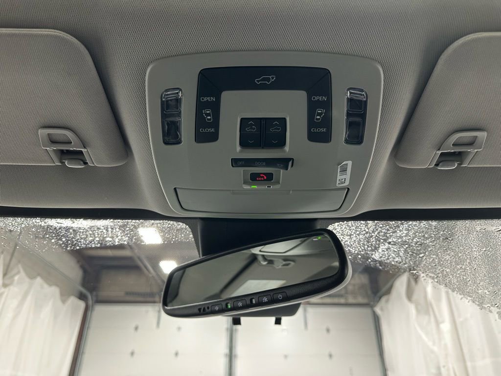 Used 2025 Toyota Sienna XLE image 42