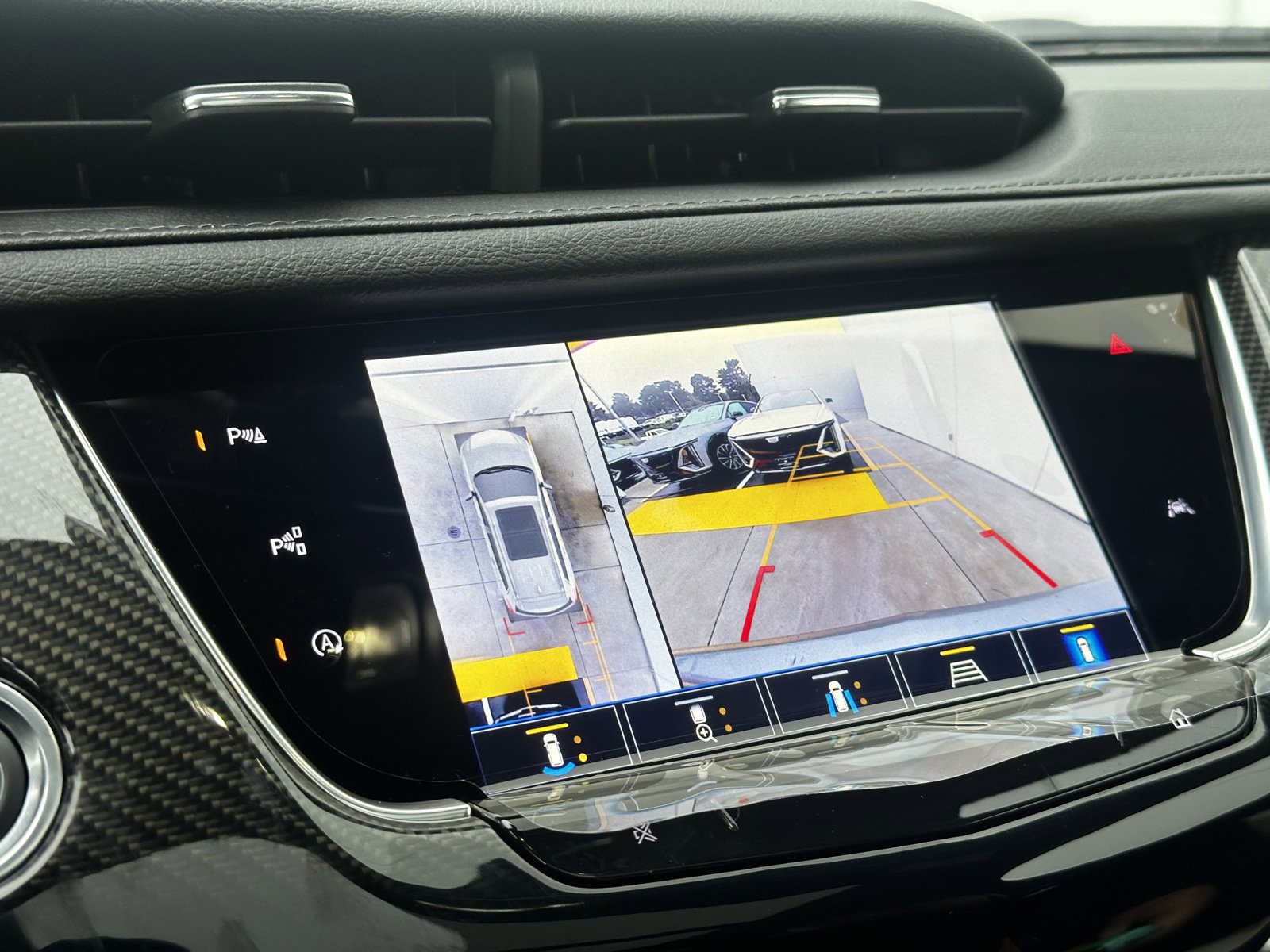 New 2025 Cadillac XT6 Sport w/ Technology Package image 23