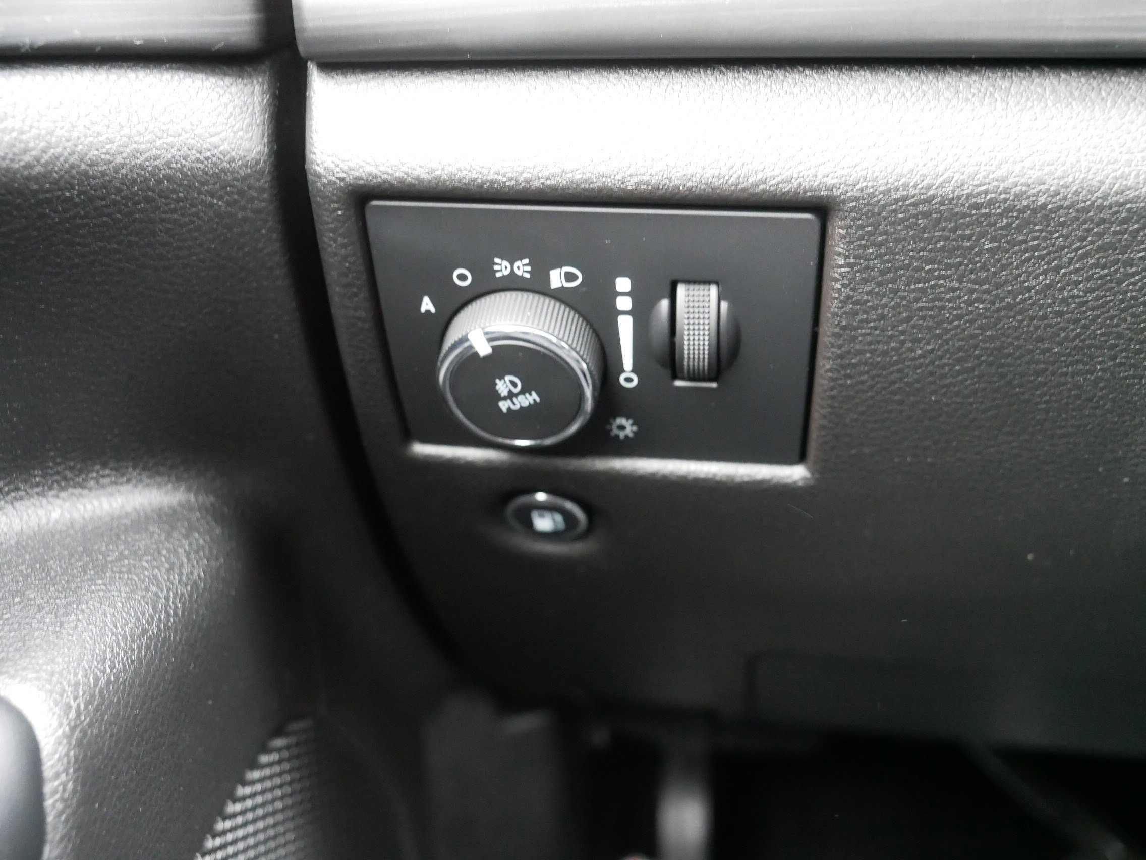 Used 2021 Jeep Grand Cherokee Laredo image 26