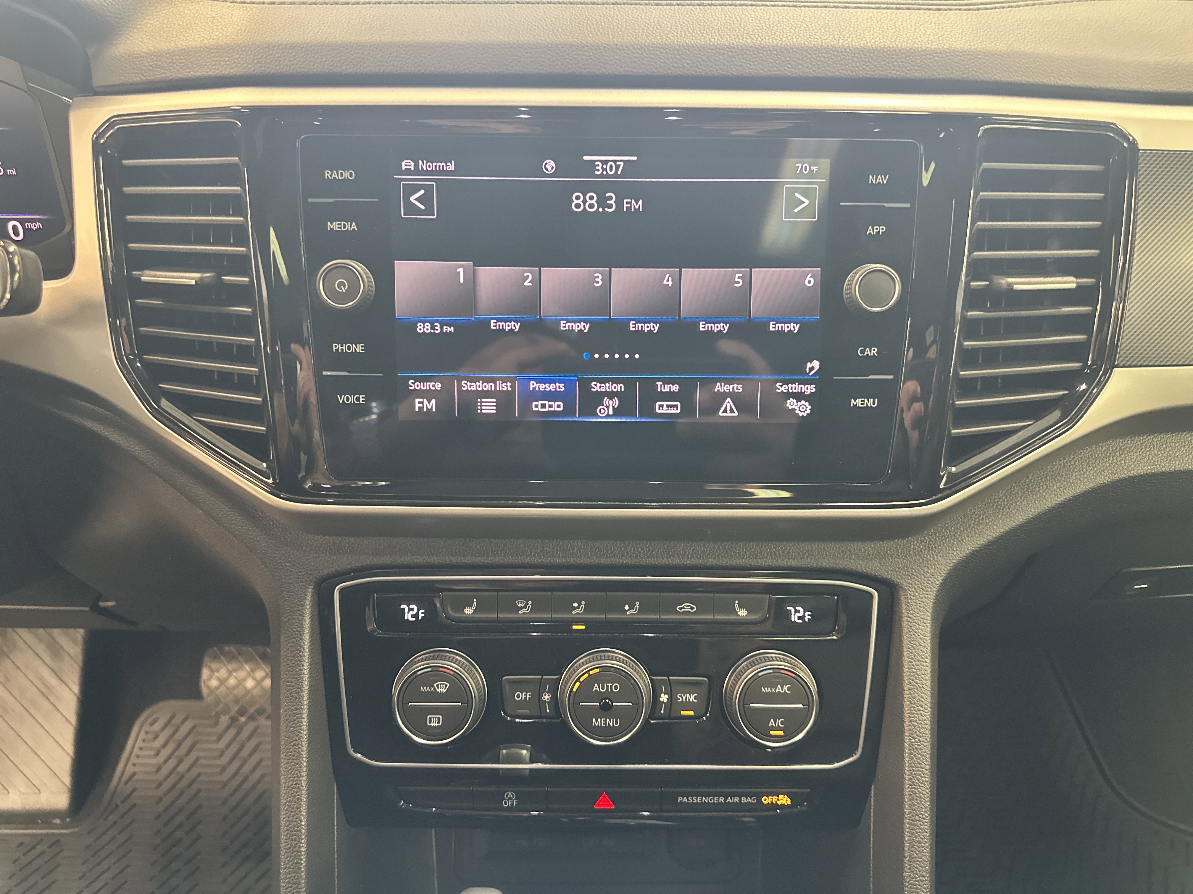 Used 2023 Volkswagen Atlas Cross Sport SEL image 3