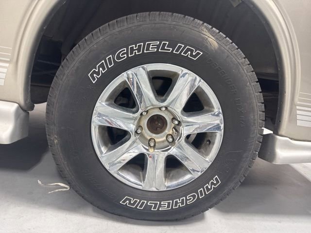 Used 2003 Chevrolet Express 1500 w/ Preferred Equipment Group 4 RWD image 9