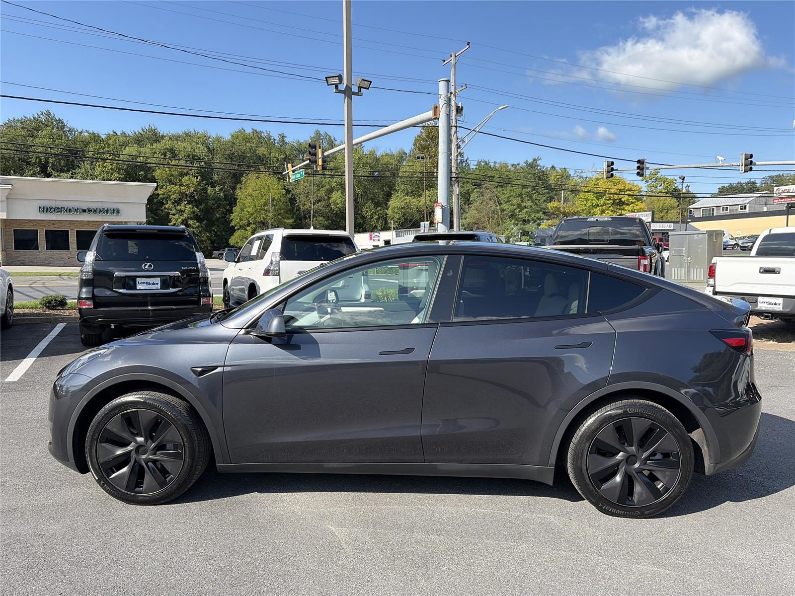 Used 2025 Tesla Model Y Long Range RWD image 2