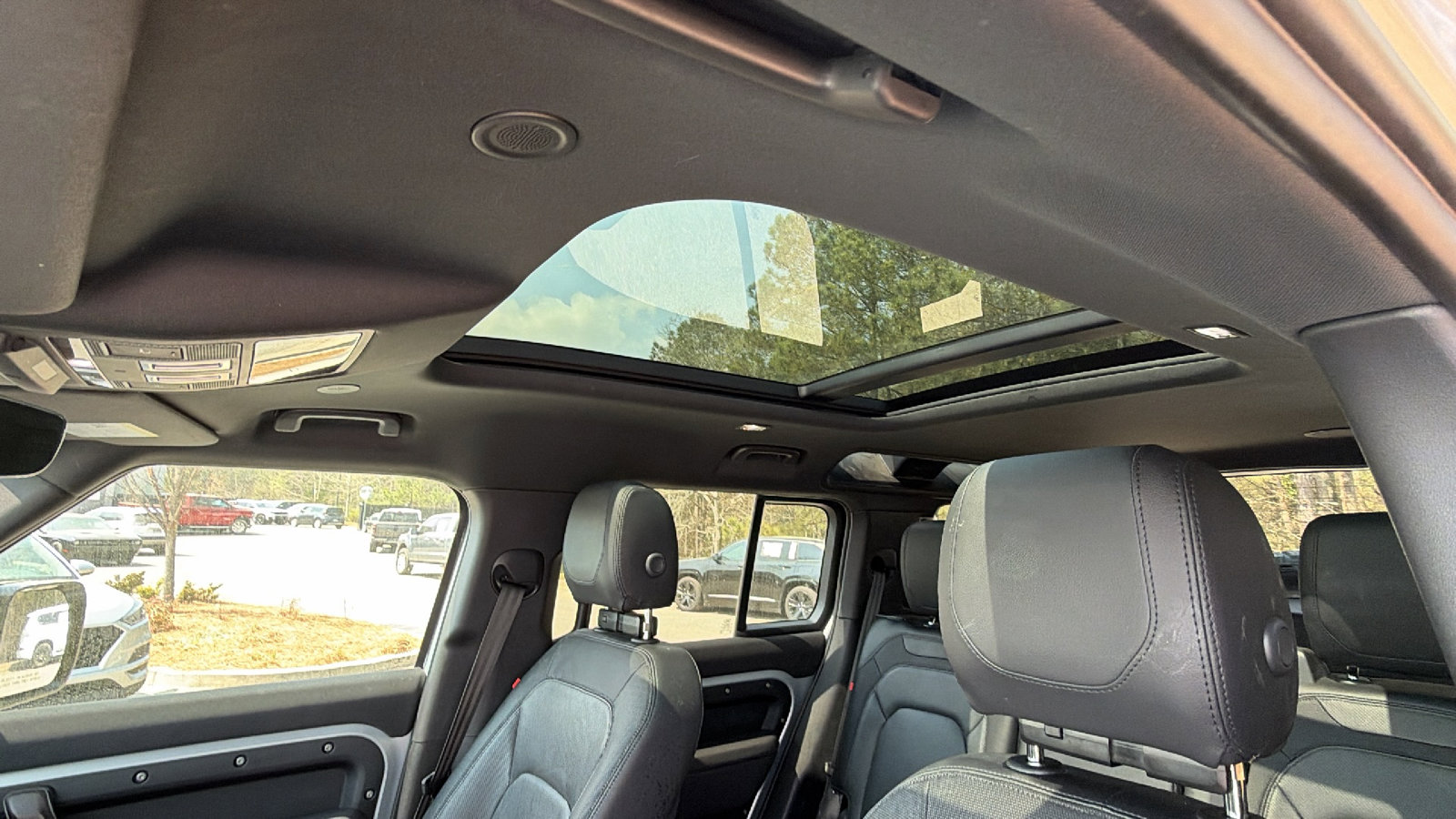 Used 2023 Land Rover Defender 110 X-Dynamic SE image 18