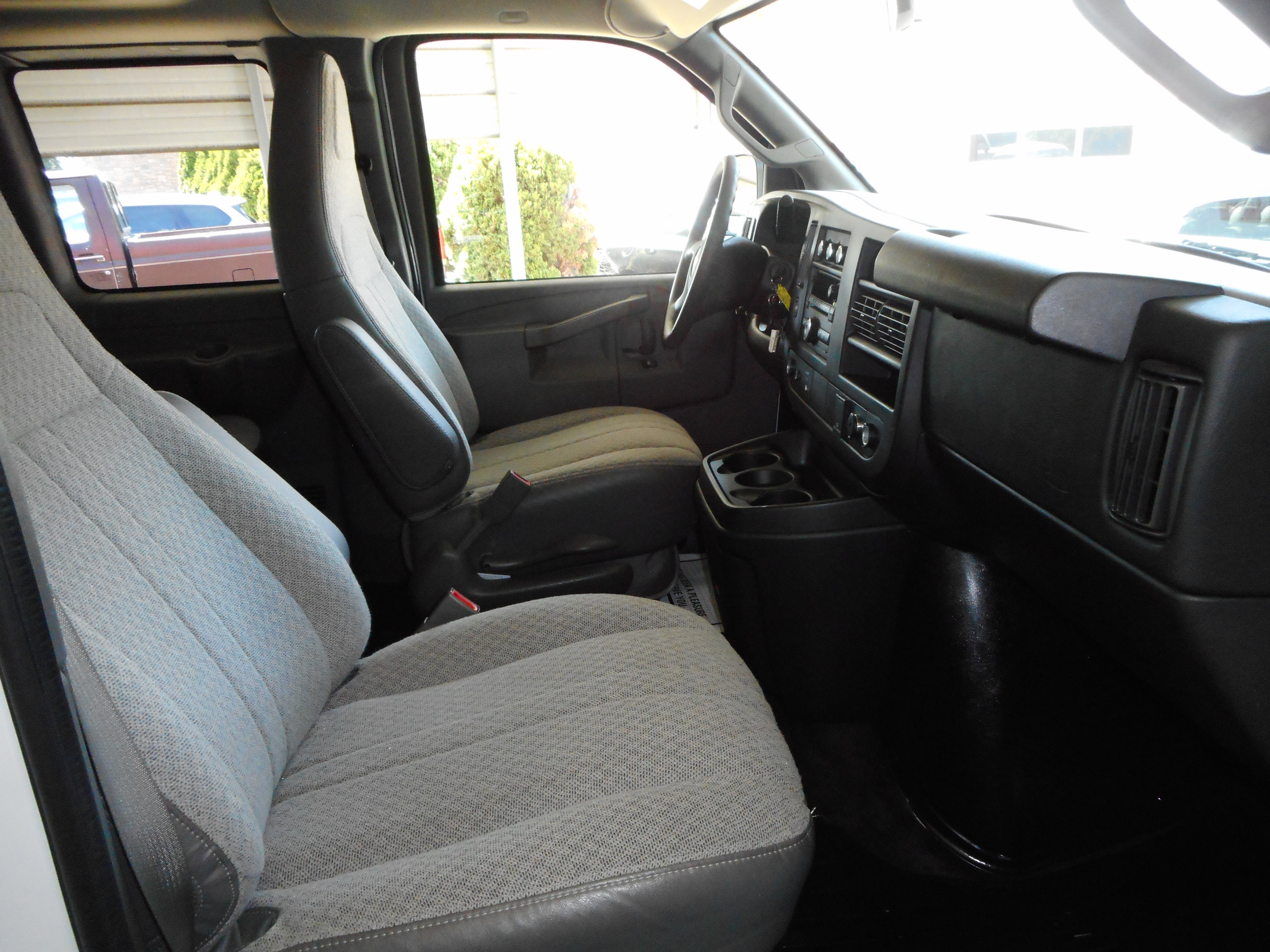 Used 2016 Chevrolet Express 3500 LT w/ LT Preferred Equipment Group RWD image 28