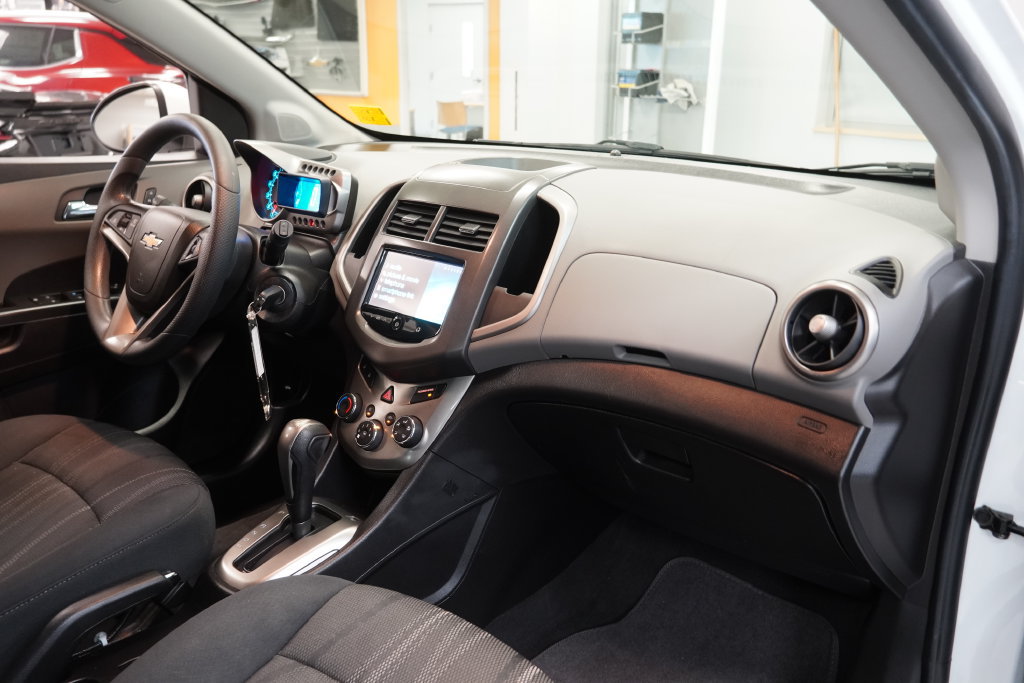 Used 2016 Chevrolet Sonic LT FWD image 33