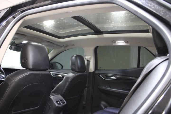 Used 2021 Buick Envision Essence w/ Sport Touring Package image 3