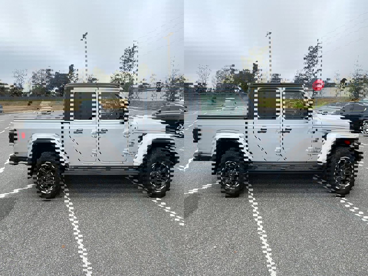 Used 2022 Jeep Gladiator Overland w/ Popular Equipment Package image 2