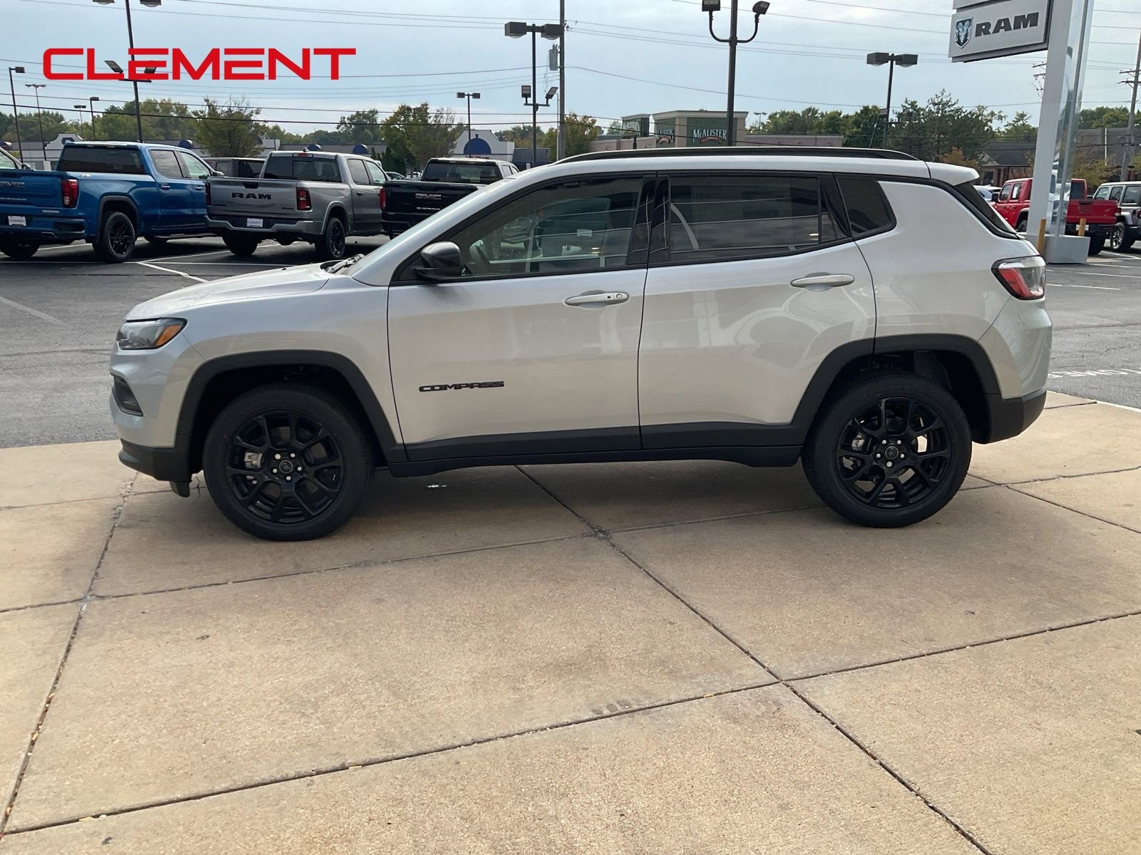 New 2026 Jeep Compass Latitude image 2