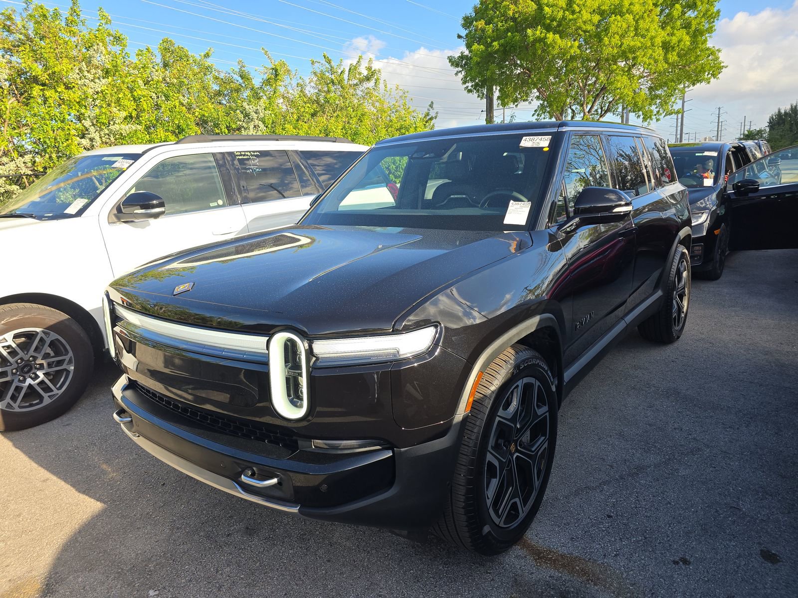 Used 2026 Rivian R1S Adventure image 4