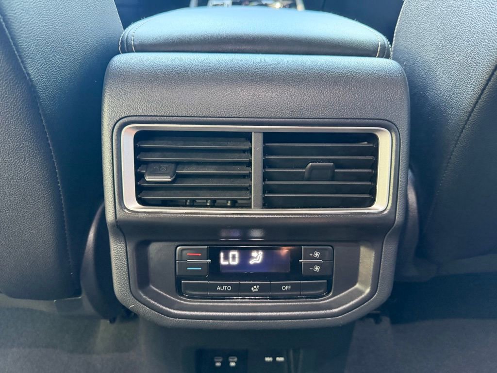 Used 2025 Volkswagen Atlas SE AWD/4WD image 15