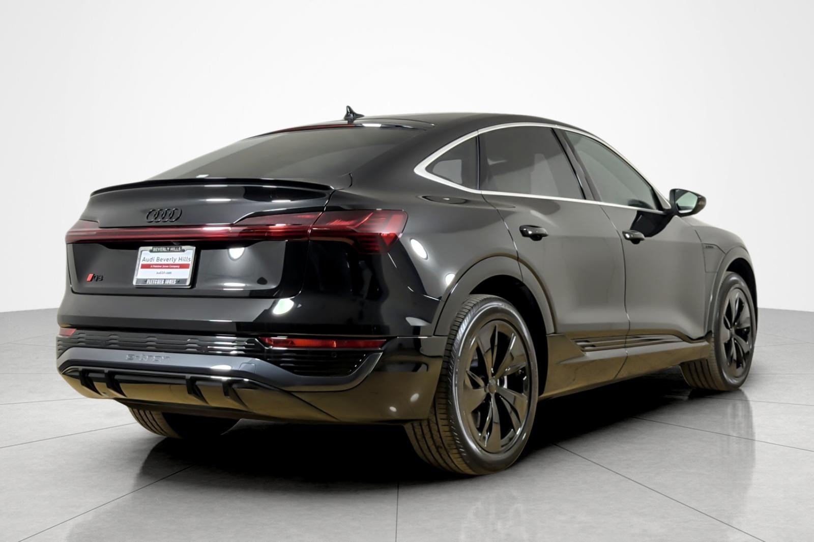 Used 2024 Audi Q8 e-tron Premium Plus w/ Premium Plus Package AWD/4WD image 5
