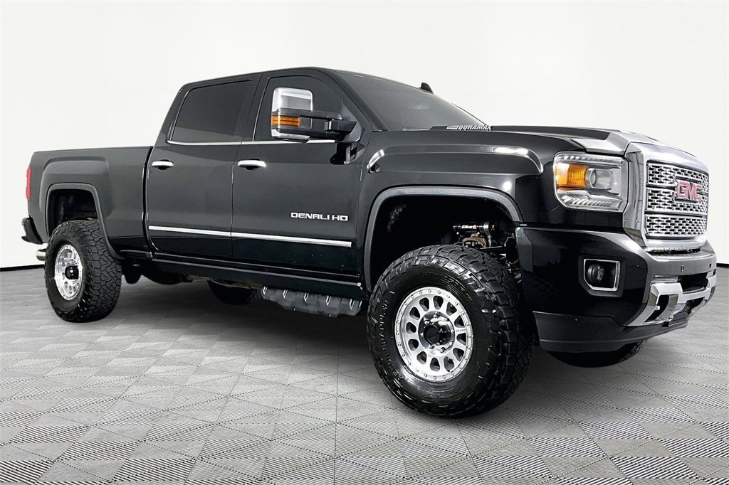 Certified 2019 GMC Sierra 2500 Denali w/ Duramax Plus Package image 3