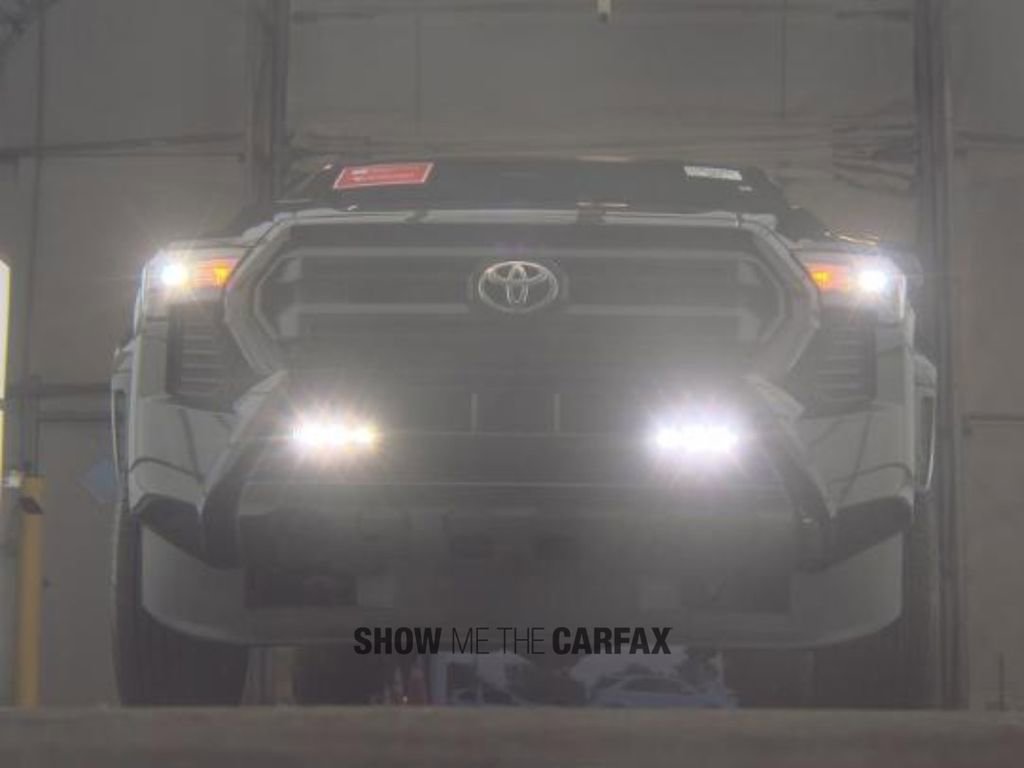 Used 2025 Toyota Tacoma SR5 image 3