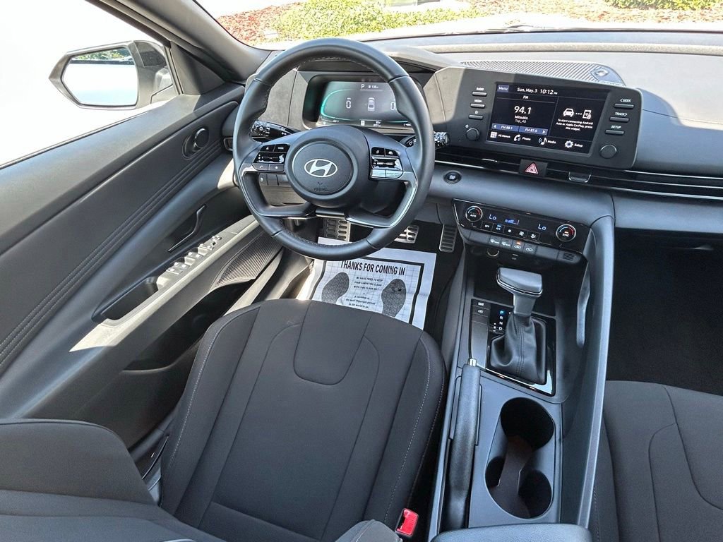 Used 2025 Hyundai Elantra Sport FWD image 9
