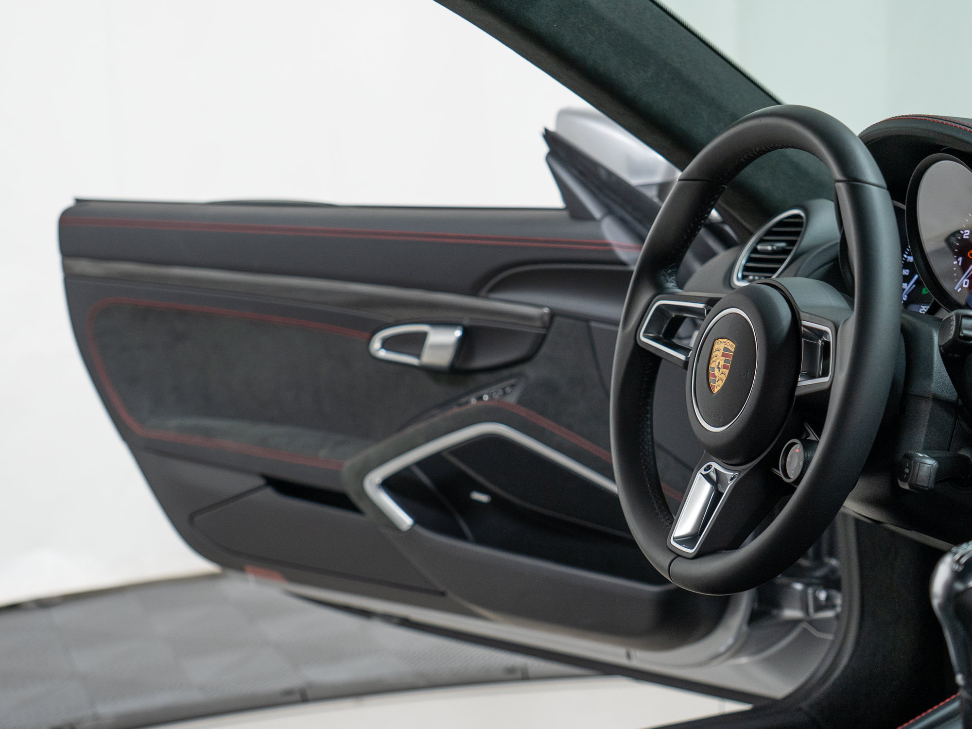 Certified 2025 Porsche 718 Cayman GTS RWD image 22