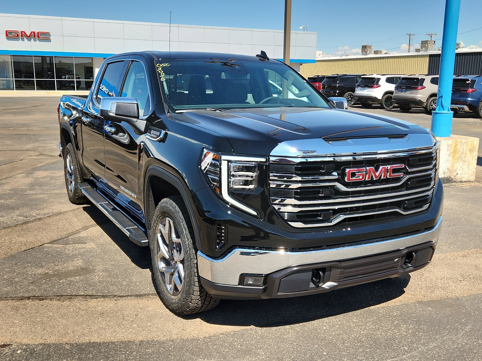 New 2026 GMC Sierra 1500 SLT image 6