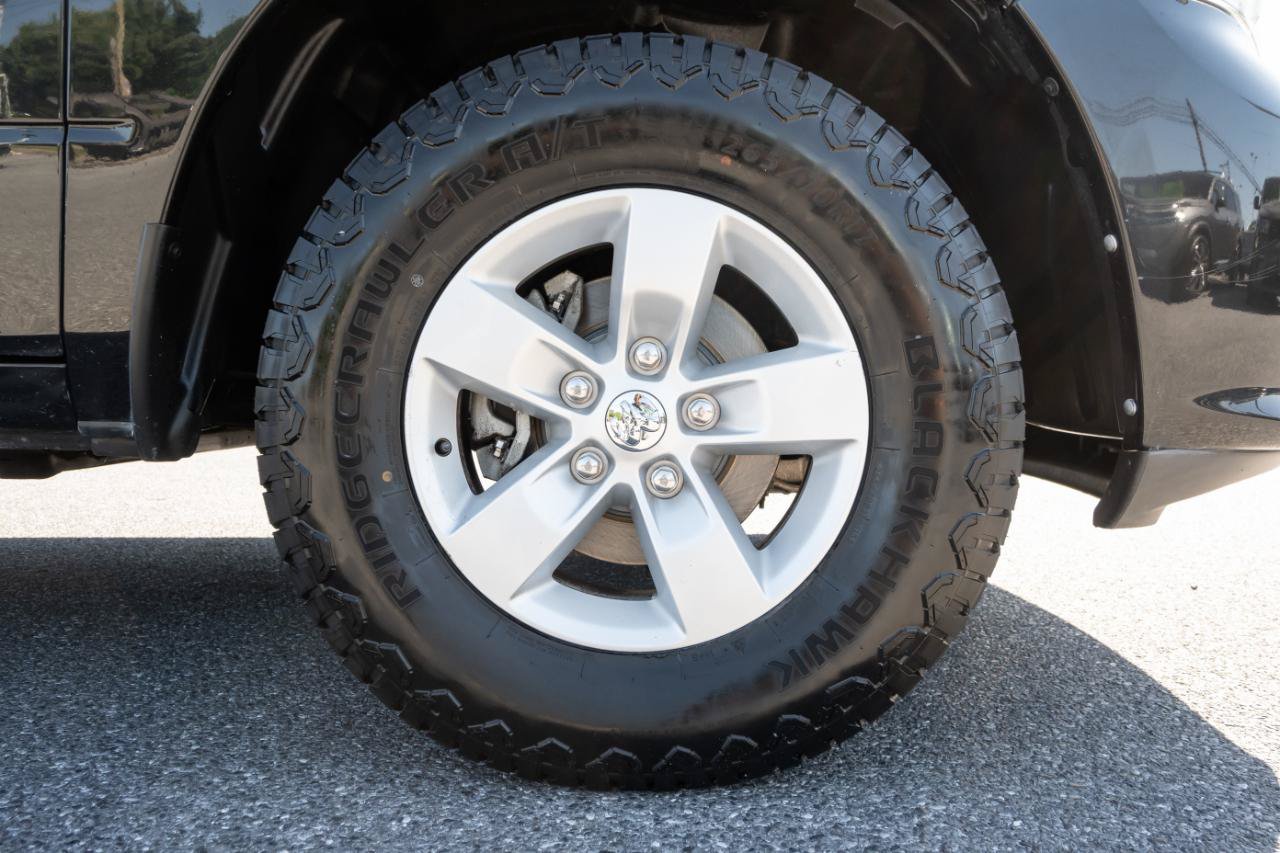 Used 2017 RAM 1500 Express AWD/4WD image 11