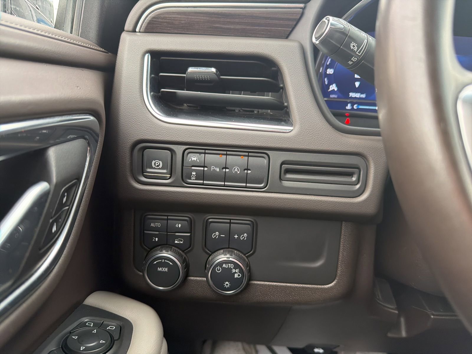 Used 2024 Chevrolet Tahoe LT image 19