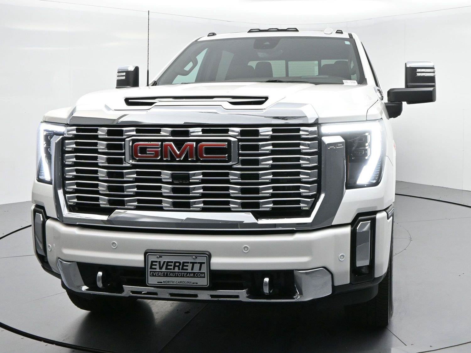 Used 2025 GMC Sierra 2500 Denali w/ Denali Reserve Package AWD/4WD image 3