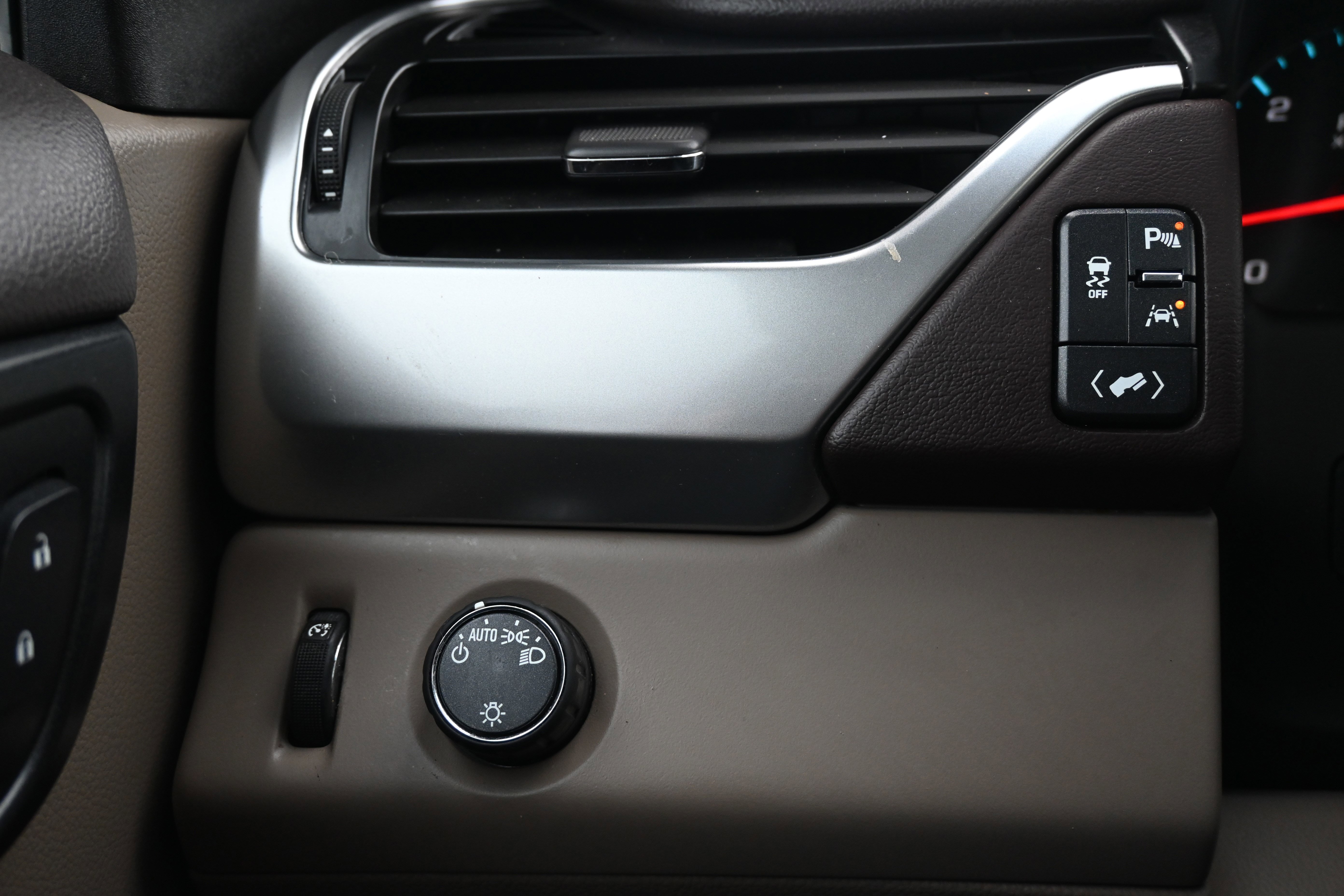 Used 2017 Chevrolet Tahoe LT image 30