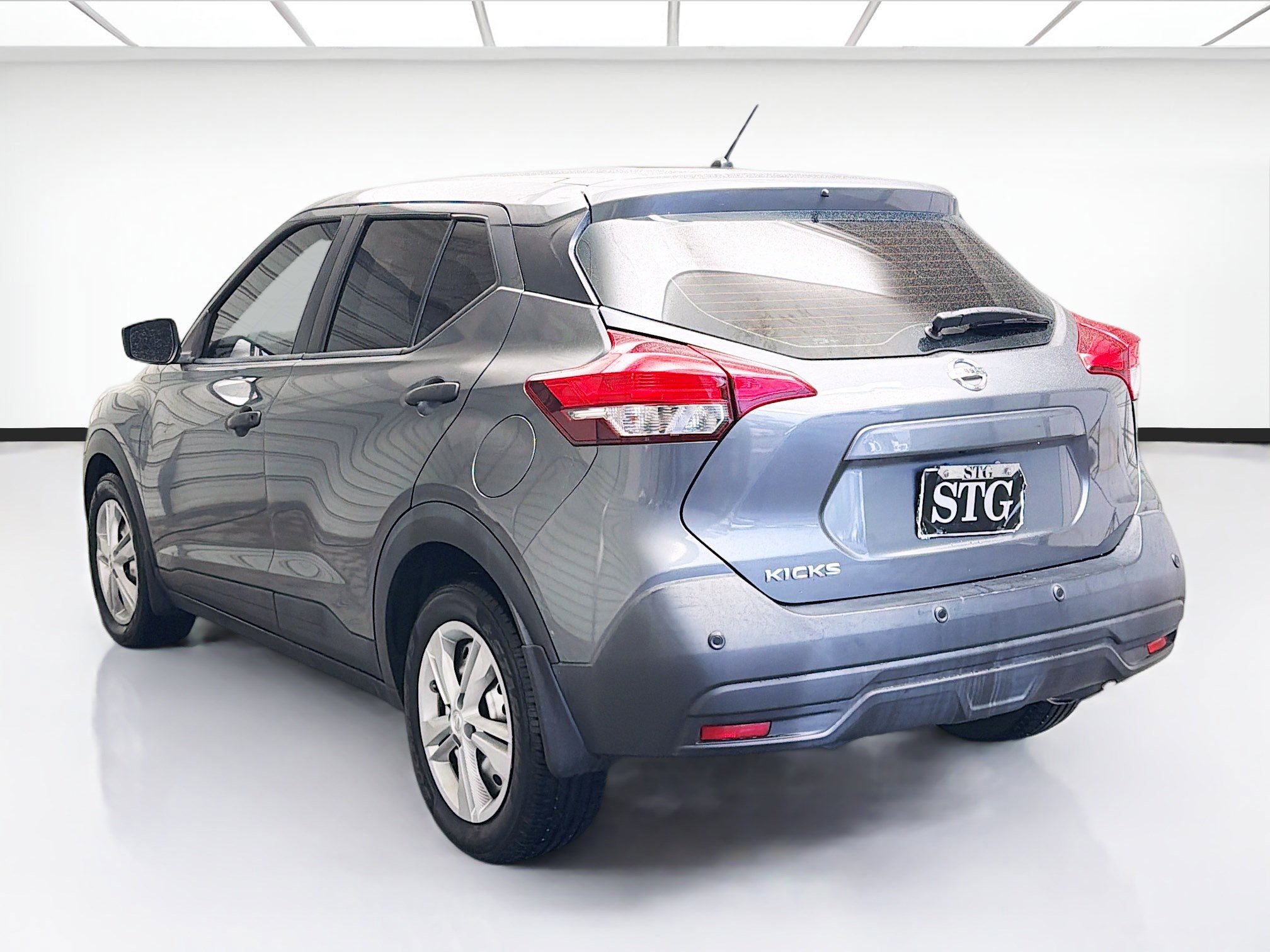 Used 2020 Nissan Kicks S image 6