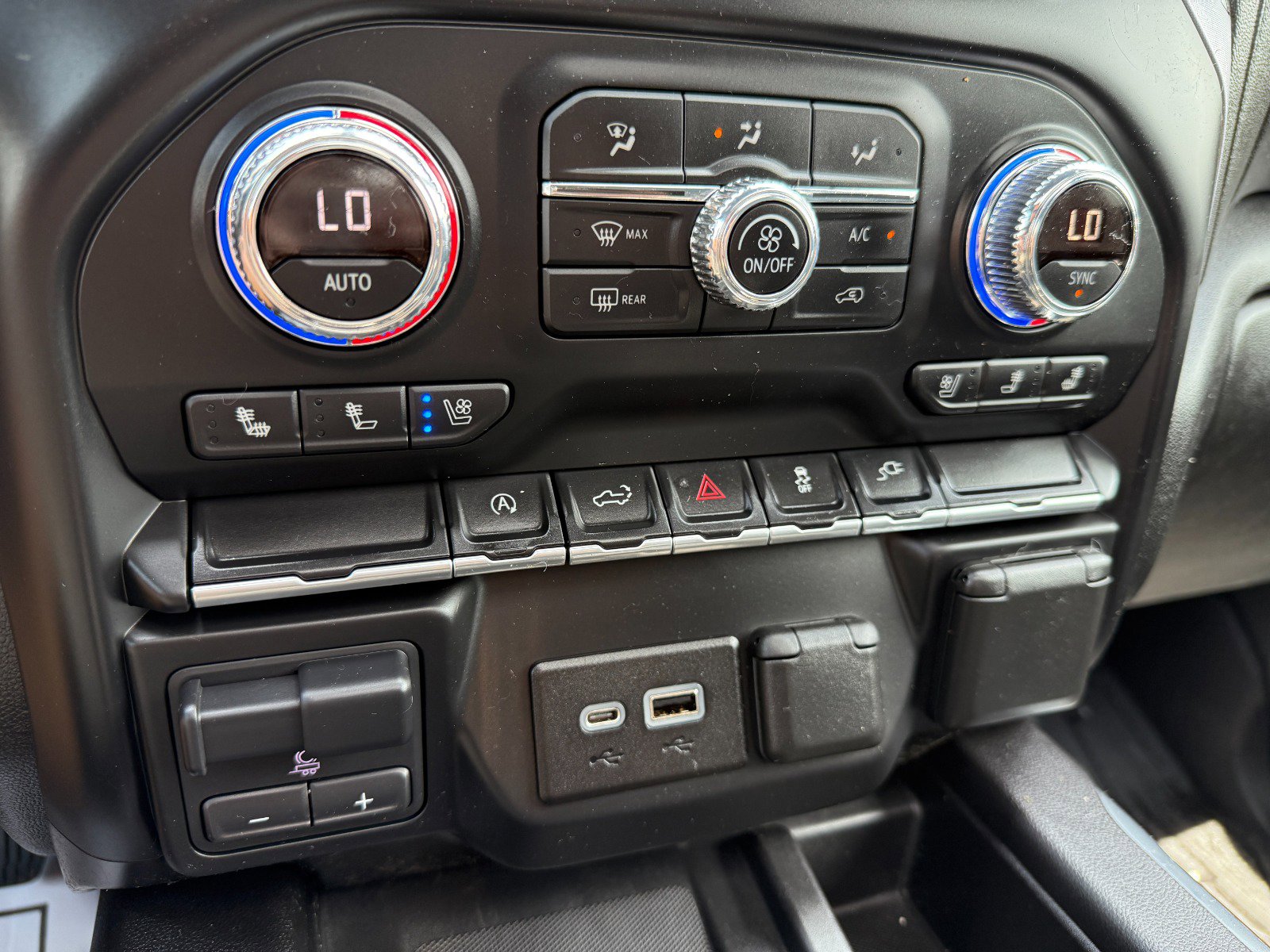 Used 2019 GMC Sierra 1500 SLT w/ SLT Premium Package image 39