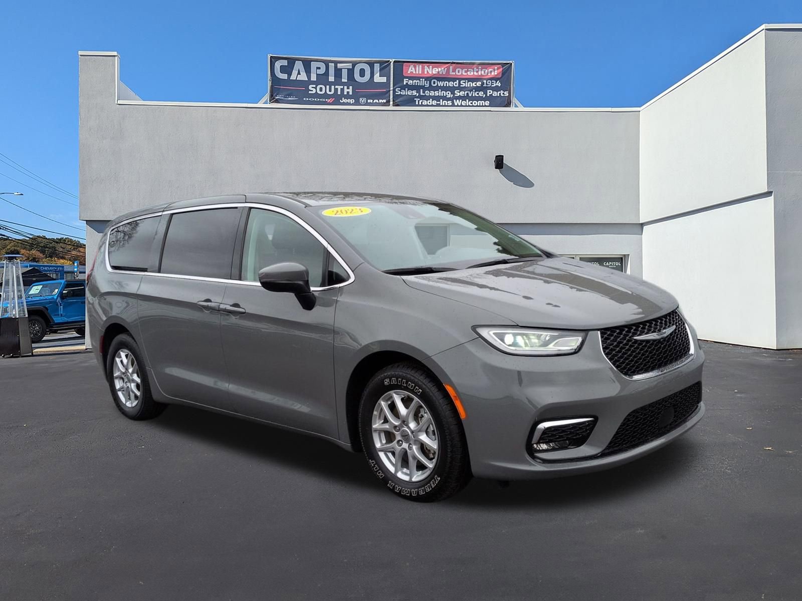 Used 2023 Chrysler Pacifica Touring-L